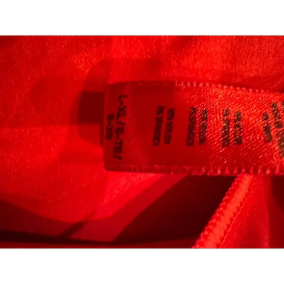 SKIMS ESSENTIAL LONG SLEEVE SCOOP
NECK BODYSUIT | RED (L/XL) - Picture 4 of 4